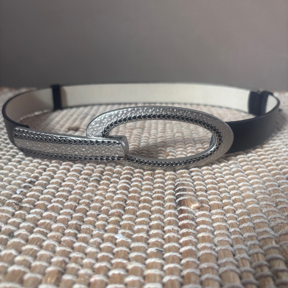 Chico’s Black Leather Circle Belt with Hammered Silver Tone Hook Buckle Size S/M